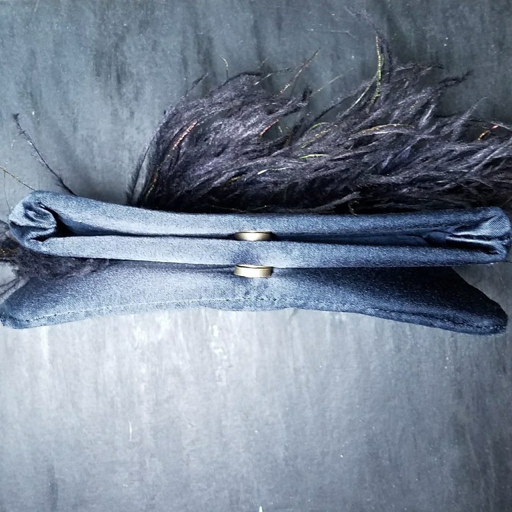 silence + noise - Feathered Wristlet - Picture 6 of 7